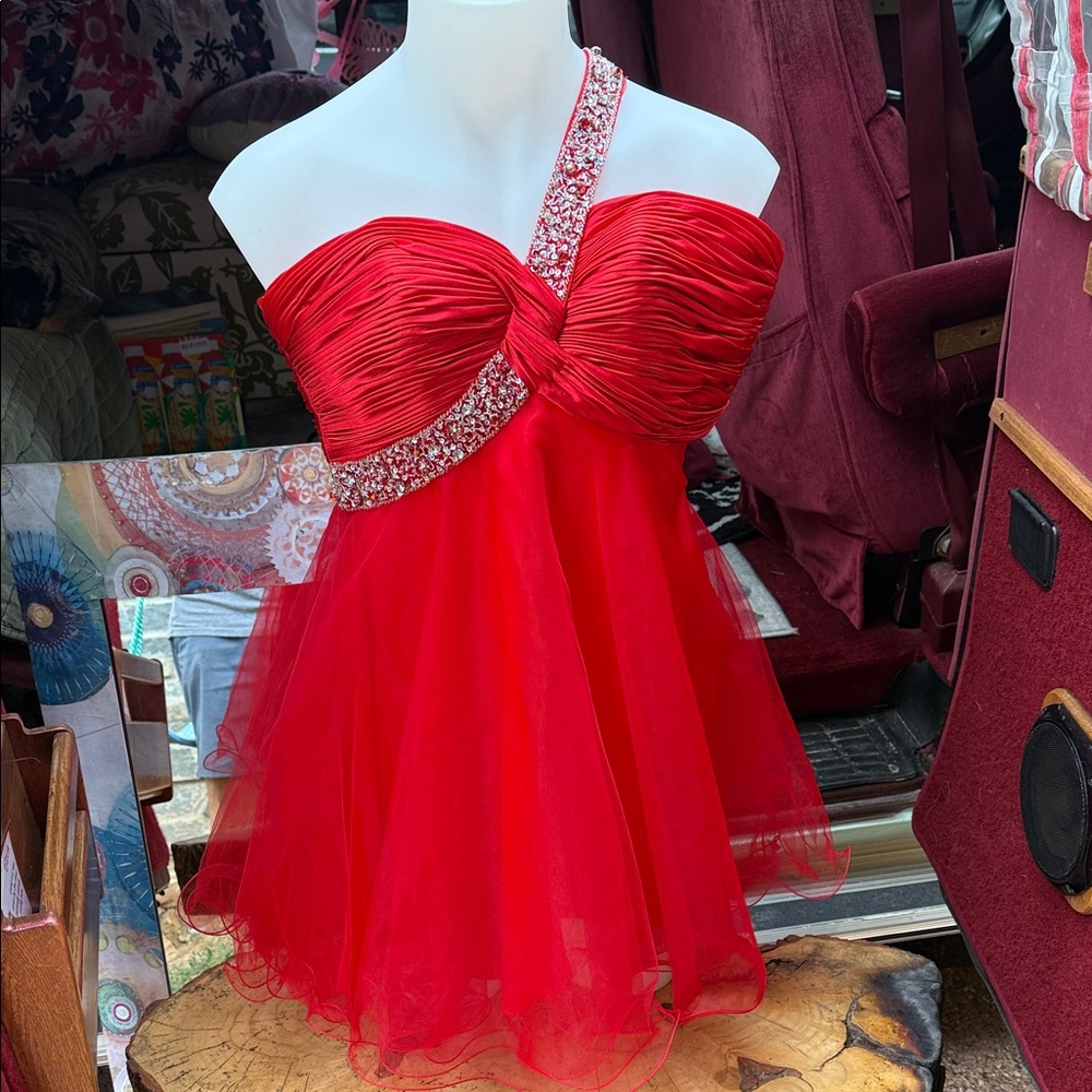 Dave & Johnny Scarlet One-Shoulder Dress